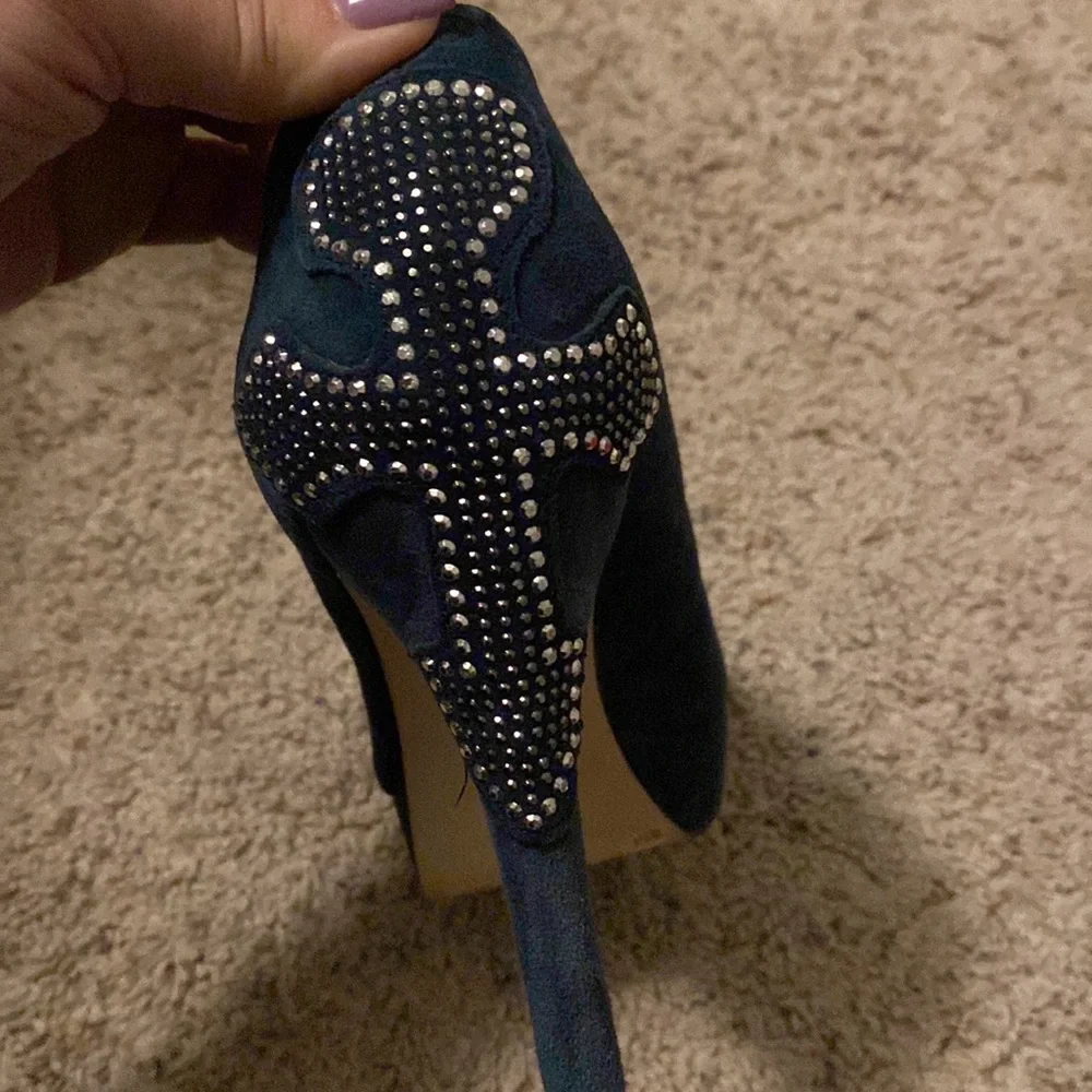 Blue suede Reba heels - Picture 9 of 11